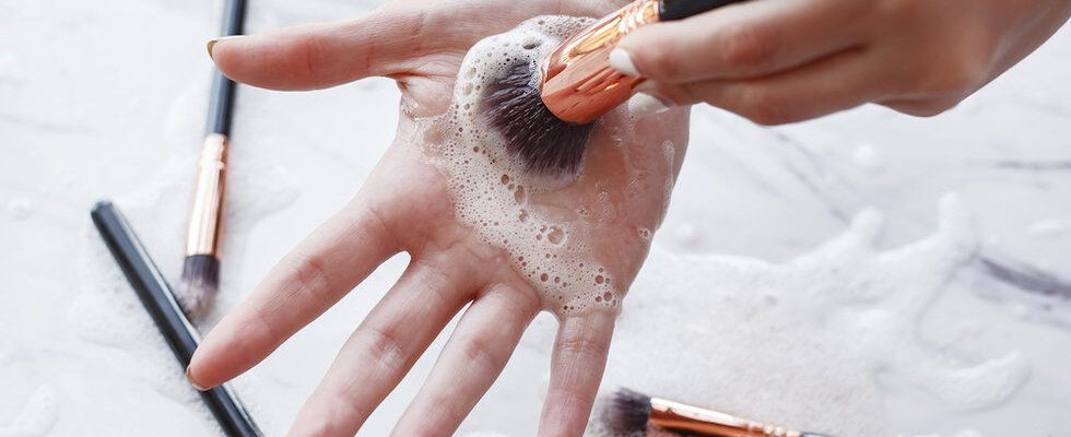 What Is The Right Way To Washing Your Makeup Brushes?